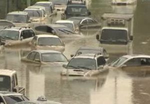 豪雨被害にあった冠水 浸水した車に対しての適切な対応について ハイエース売却ナビ